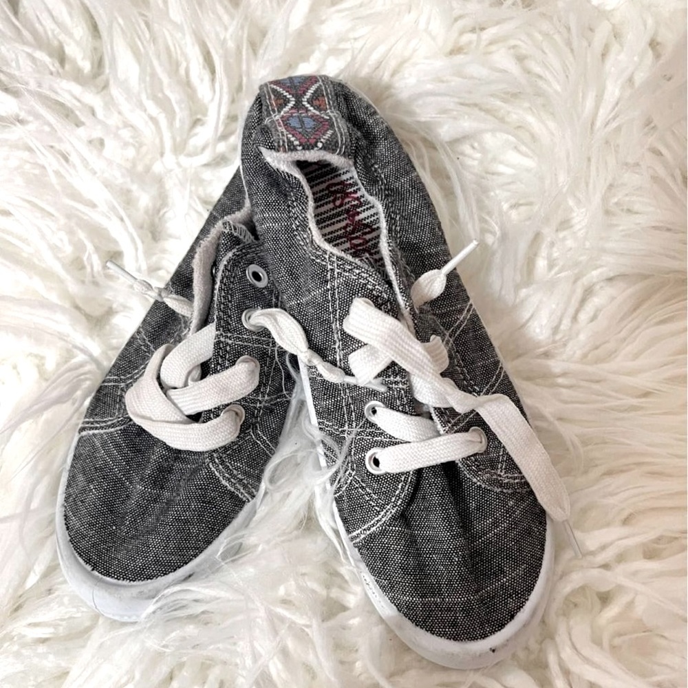 Girls shoes- size 3